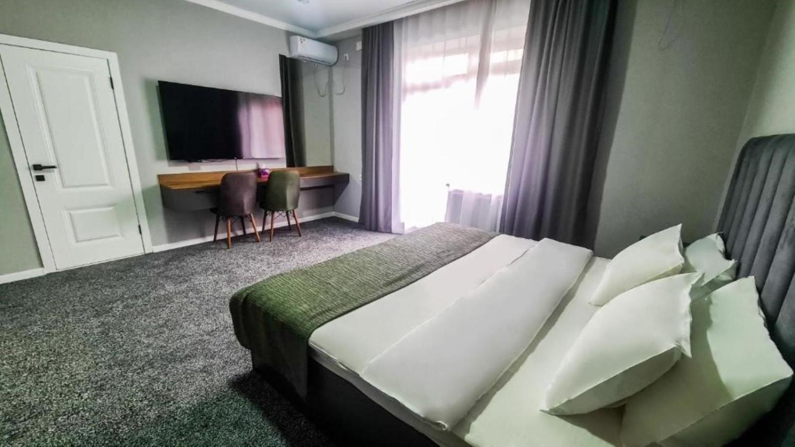 Dosman Hotel Bishkek Exterior photo